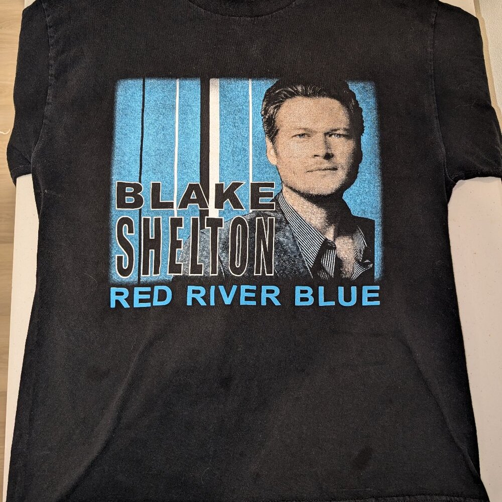 2012 Blake Shelton Red River Blue, "100% Pure BS" Tour Shirt. Size L